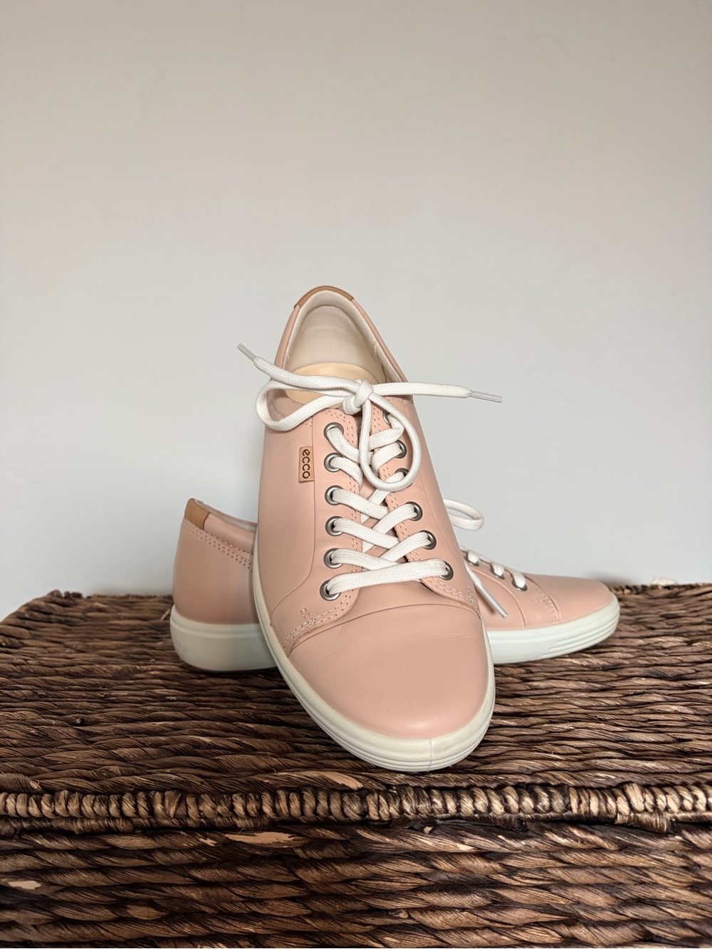 ECCO Soft Pink Leather Lace-Up Sneakers